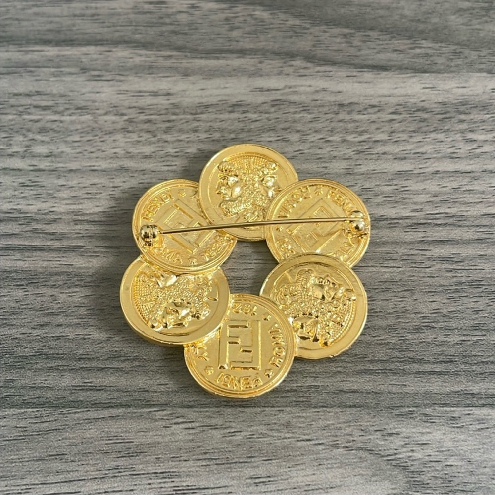 ❌ SOLD ❌ Rare Vintage FENDI ROMA Logo Monogram Janus Heads Roman Coin Brooch - Picture 3 of 5